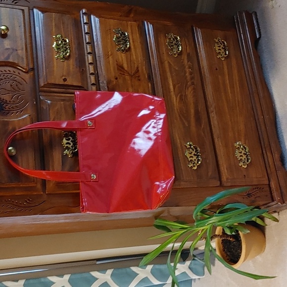 NWT Guess Red & Gold Tote Bag - Picture 6 of 13